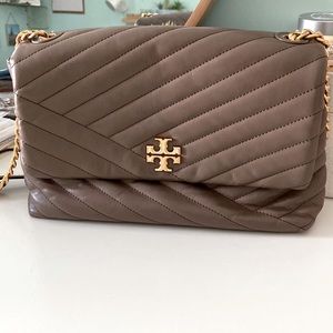 Tory Burch Kira chevron in taupe